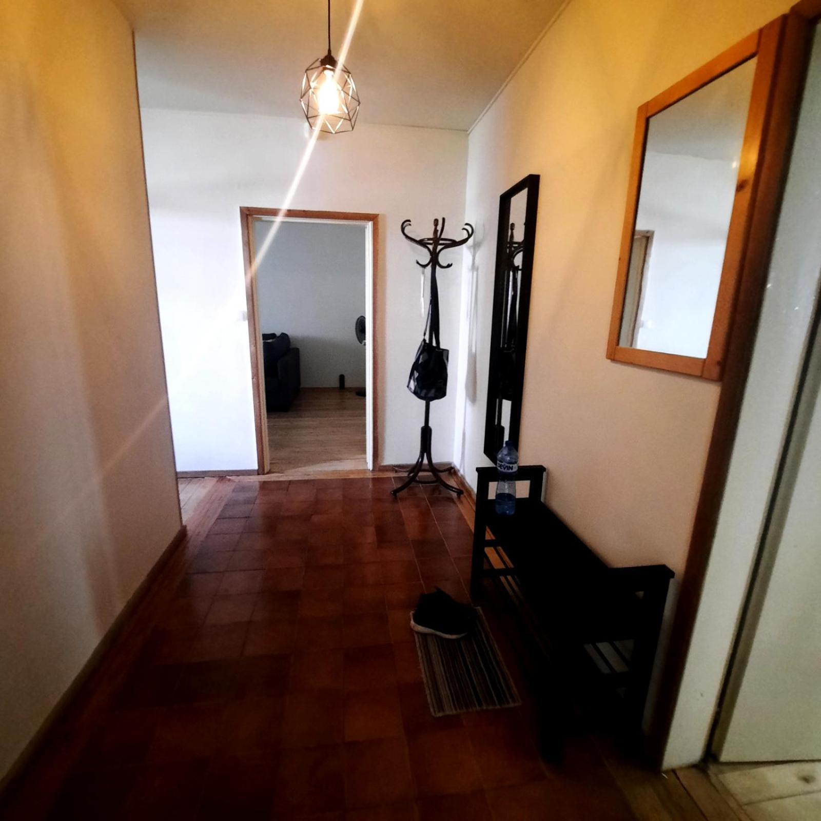 Spacious 3 Bedroom Apartment, Close To Metro Station Appartamento *