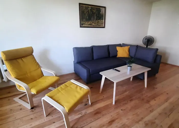 Spacious 3 Bedroom Apartment, Close To Metro Station